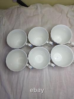 22 pc Johnson Bros Old-Bradbury-in-Blue English Iconic Vintage Porcelain Set