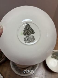 23 pc Lot Vintage JOHNSON BROS MERRY CHRISTMAS Dinner Salad Cup Saucer