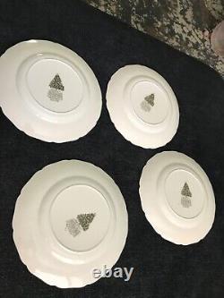 4 Vintage JOHNSON BROTHERS Merry Christmas Dinner Plate 10 3/4 Scalloped Edges