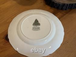 5 Johnson Brothers England Merry Christmas Dinner Plates Holiday Scene 5 Johnson Brothers England Merry Christmas Dinner Plates Holiday Scene