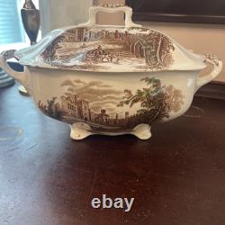 Beautiful soup tureen antique Haddon Hall by Johnson Bros rare