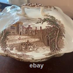 Beautiful soup tureen antique Haddon Hall by Johnson Bros rare