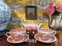 Exc. Cond. Charming mid-century Johnson Bros teapot Old Britain Castles pink red