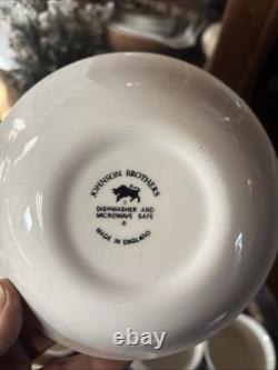 Johnson Bros Blue Willow 20 Pc Set