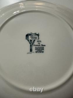 Johnson Bros. Friendly Village 32 Pc Set NEVER USED Vintage 1980s RARE