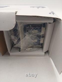 Johnson Bros Rare Blue Willow Stackable Pagoda Salt Pepper Shaker Mint Brand New