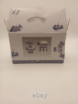 Johnson Bros Rare Blue Willow Stackable Pagoda Salt Pepper Shaker Mint Brand New