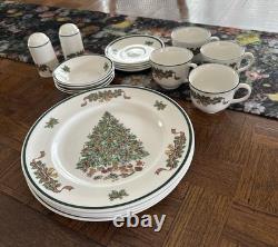 Johnson Bros Victorian Christmas Made In England 4 4 Piece Place Settings S&P