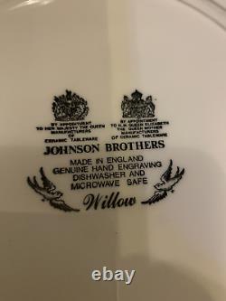 Johnson Brothers Blue Willow 20 pieces