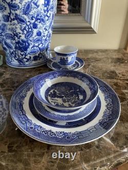 Johnson Brothers Classic Willow Blue Serves Twelve Place Settings/60 Pcs England