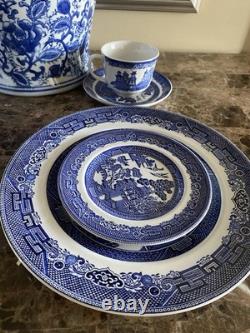 Johnson Brothers Classic Willow Blue Serves Twelve Place Settings/60 Pcs England