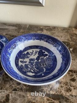 Johnson Brothers Classic Willow Blue Serves Twelve Place Settings/60 Pcs England