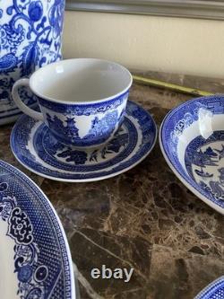 Johnson Brothers Classic Willow Blue Serves Twelve Place Settings/60 Pcs England