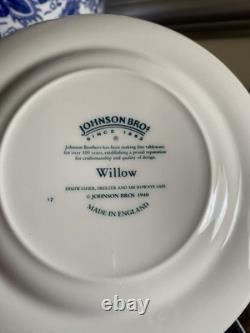 Johnson Brothers Classic Willow Blue Serves Twelve Place Settings/60 Pcs England