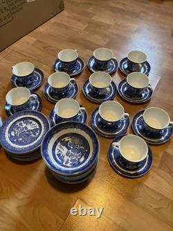 Johnson Brothers Classic Willow Blue Serves Twelve Place Settings/60 Pcs England