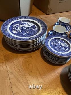 Johnson Brothers Classic Willow Blue Serves Twelve Place Settings/60 Pcs England