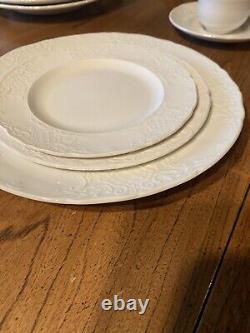 Johnson Brothers Richmond White Place Setting / 19 Pcs