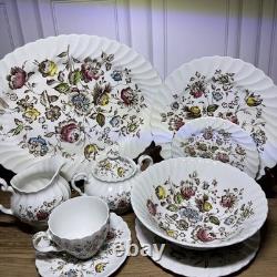 Johnson Brothers Staffordshire Bouquet 24 Piece Lunch for 4 GREAT (Read)