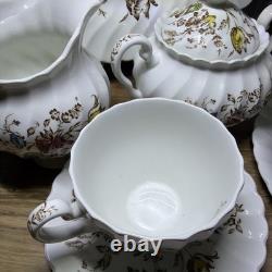Johnson Brothers Staffordshire Bouquet 24 Piece Lunch for 4 GREAT (Read)