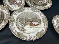 Johnson Brothers THE FRIENDLY VILLAGE England 15 Piece Lot Plates, Bowls