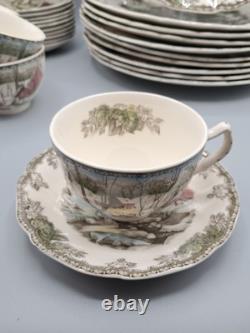 Johnson Brothers The Friendly Village Dinner Plates W Teacups & Saucers