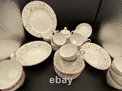 Set 35 Piece China Summer Chintz Johnson Brothers, Includes Serving pieces