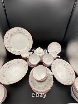 Set 35 Piece China Summer Chintz Johnson Brothers, Includes Serving pieces