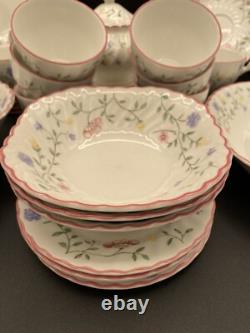 Set 35 Piece China Summer Chintz Johnson Brothers, Includes Serving pieces
