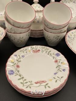Set 35 Piece China Summer Chintz Johnson Brothers, Includes Serving pieces