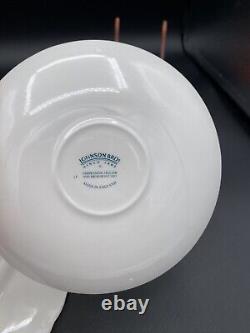 Set 35 Piece China Summer Chintz Johnson Brothers, Includes Serving pieces