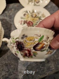 Set of 11 Johnson Brothers Garden Bouquet Square Plates 2 Plates Windsor Ware