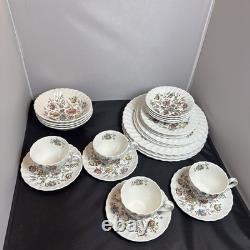 VTG Johnson Bros STAFFORDSHIRE BOUQUET 4, 7 Piece Place Settings 28 Total Pieces