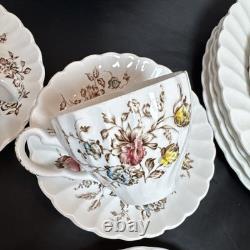 VTG Johnson Bros STAFFORDSHIRE BOUQUET 4, 7 Piece Place Settings 28 Total Pieces