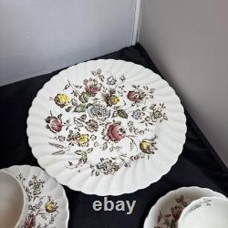 VTG Johnson Bros STAFFORDSHIRE BOUQUET 4, 7 Piece Place Settings 28 Total Pieces