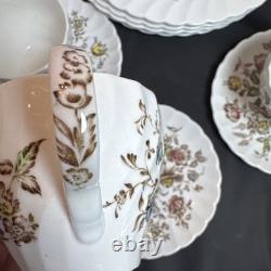 VTG Johnson Bros STAFFORDSHIRE BOUQUET 4, 7 Piece Place Settings 28 Total Pieces