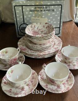 VTG Johnson Brothers Rose Chintz (4) 5 pc place settings NIB