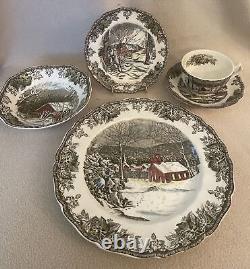 Vintage Johnson Bros Friendly Village China 30 piece set 6 Place Settings