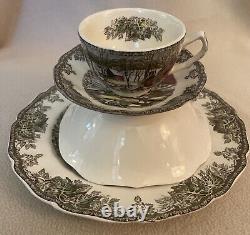 Vintage Johnson Bros Friendly Village China 30 piece set 6 Place Settings