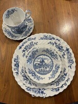 Vintage Johnson Bros Tulip Time Made In England 47 Piece Set