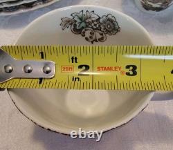 Vintage Johnson Brothers Heritage Hall pattern (6) 5 Piece Settings/4 Serving