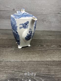 Vintage Johnson Brothers Old Britain Castles footed teapot 7.5 Tall 32 fl oz