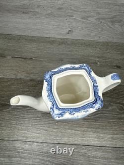 Vintage Johnson Brothers Old Britain Castles footed teapot 7.5 Tall 32 fl oz