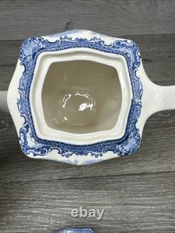 Vintage Johnson Brothers Old Britain Castles footed teapot 7.5 Tall 32 fl oz