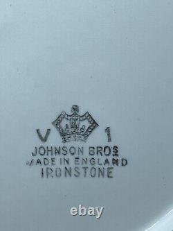 Vintage Set Of 7 Johnson Brothers England White Heritage 10 1/8 Dinner Plates